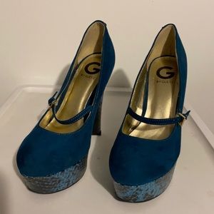 Guess platform round toe pumps